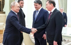 Владимир Путин встретился со спикером парламента Зауром Аскендеровым и депутатами Народного Собрания  Дагестана 