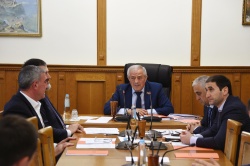 В Народном Собрании обсудили изменения в республиканское законодательство в сфере ЖКХ и транспорта