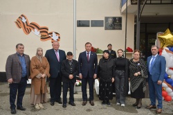 В Каспийске открыли памятную мемориальную доску участнику СВО Нариману Сулейманову
