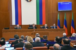 Сорок девятая сессия Народного Собрания Республики Дагестан рассмотрела более двадцати вопросов