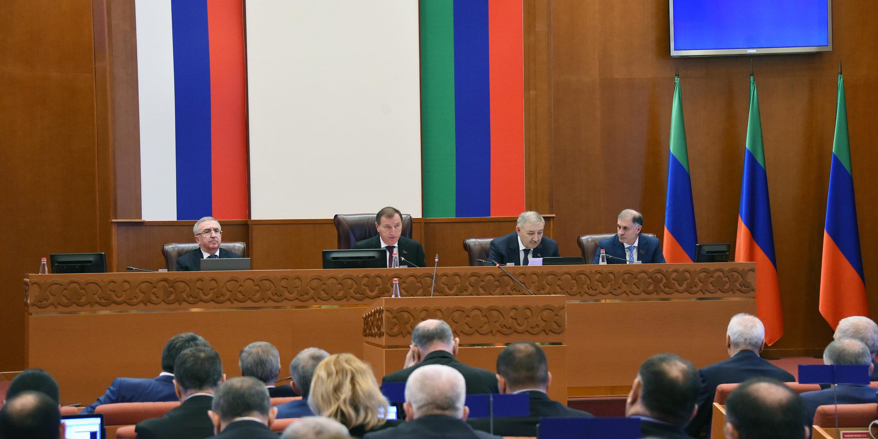 Сорок девятая сессия Народного Собрания Республики Дагестан рассмотрела более двадцати вопросов