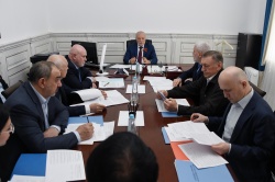 Комитет по законодательству, законности, государственному строительству, местному самоуправлению и регламенту обсудил ряд вопросов