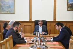 Заседания фракций "Справедливая Россия - За правду" и "КПРФ"